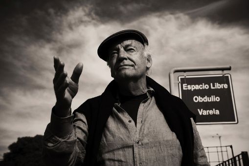 Un cuento que nos refresca la memoria y un coctel para recordar a Eduardo Galeano